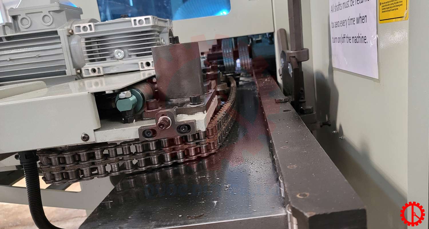 bang-tai-xich-dua-phoi-may-bao-4-mat-6-truc Băng tải xích đưa phôi máy bào 4 mặt 6 trục