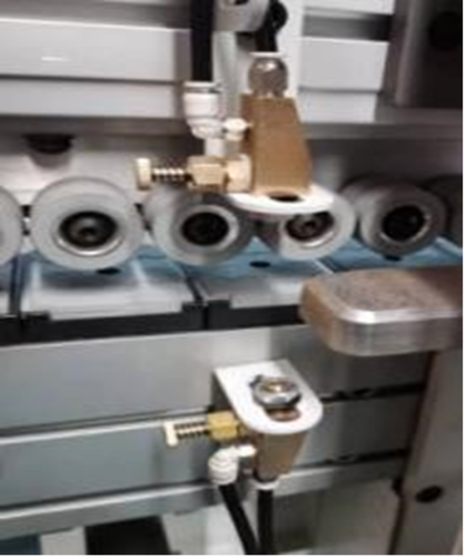 Bọ phận xịt dung dịch chống dính máy cắt dán xén cạnh tự động - dán laser