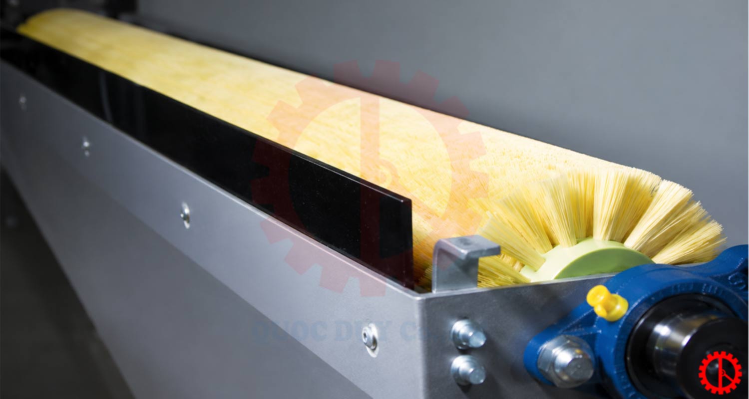 choi-lam-sach-may-cha-nham-son-cha-veneer-3-truc Chổi làm sạch máy chà nhám sơn chà veneer 3 trục
