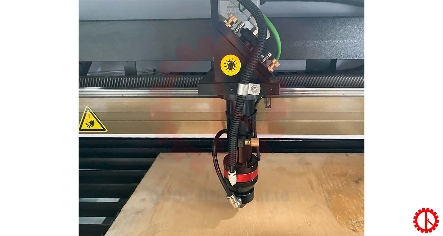 dau-gia-cong-may-laser-co2-cnc đầu gia công máy laser co2 cnc
