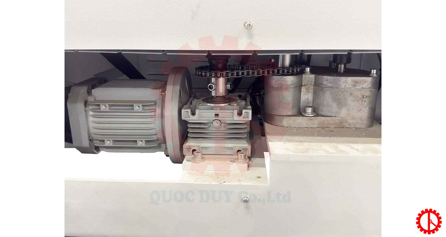 dong-co-hop-giam-toc-truc-lan-keo Động cơ hộp giảm tốc trục lăn kéo