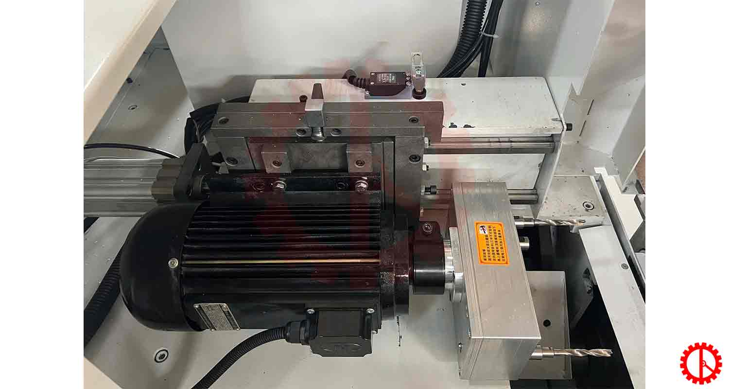 dong-co-truc-khoan Động cơ trục khoan máy cắt phay khoan góc 45 độ tự động