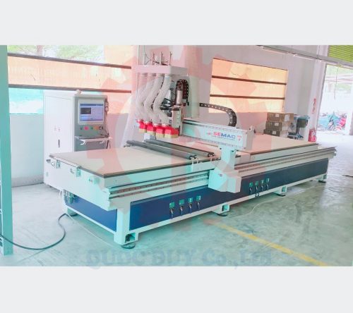 Bàn giao máy CNC router 4 đầu 2 bàn tại xưởng khách hàng