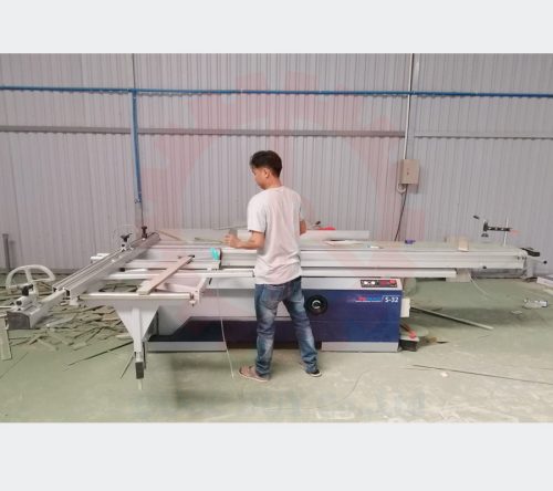Máy cưa bàn trượt 2 lưỡi về xưởng khách hàng