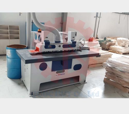 Máy rong thẳng lưỡi dưới giao tại Tân Uyên