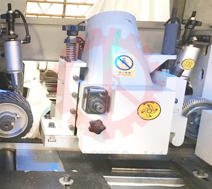 MÁY BÀO BỐN MẶT 4 TRỤC TỰ ĐỘNG - ZHX M420 Trục bào mặt trên máy bào 4 mặt ZHX M420 | Quốc Duy